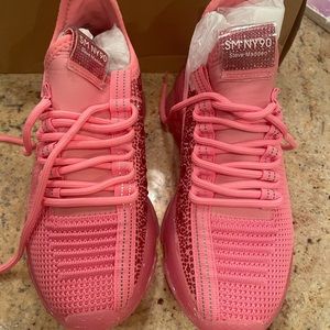 Brand new pink Steve Madden sneakers 7.5, runs small